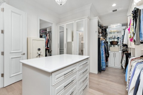 74-master-closet-2.jpg
